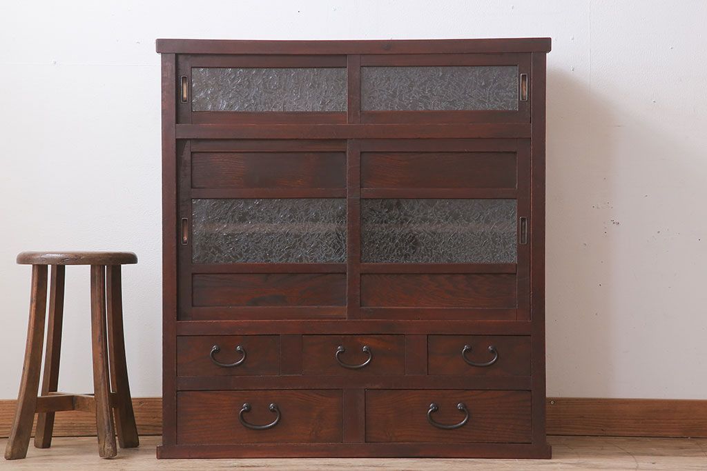 アンティーク家具　結霜ガラス入り引き戸がおしゃれな和製アンティークの茶箪笥(収納棚)