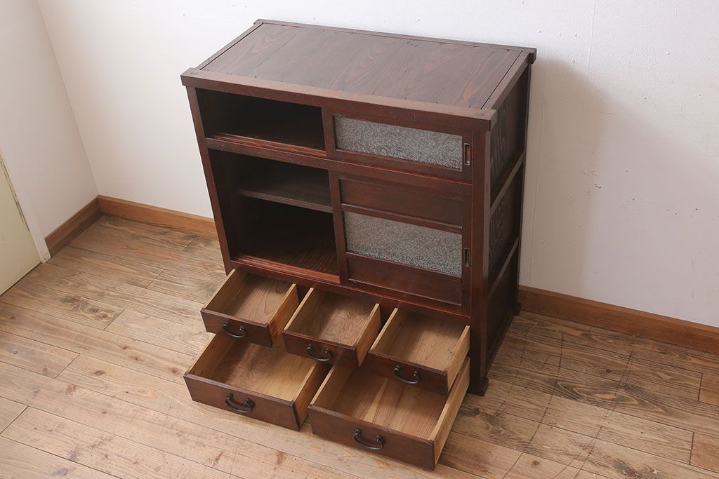 アンティーク家具　結霜ガラス入り引き戸がおしゃれな和製アンティークの茶箪笥(収納棚)