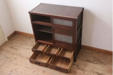 アンティーク家具　結霜ガラス入り引き戸がおしゃれな和製アンティークの茶箪笥(収納棚)