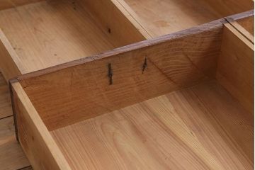 アンティーク家具　結霜ガラス入り引き戸がおしゃれな和製アンティークの茶箪笥(収納棚)