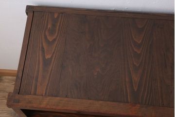 アンティーク家具　結霜ガラス入り引き戸がおしゃれな和製アンティークの茶箪笥(収納棚)