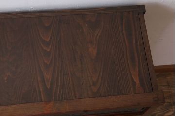 アンティーク家具　結霜ガラス入り引き戸がおしゃれな和製アンティークの茶箪笥(収納棚)