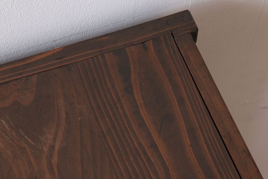 アンティーク家具　結霜ガラス入り引き戸がおしゃれな和製アンティークの茶箪笥(収納棚)