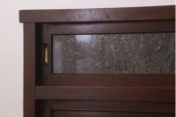 アンティーク家具　結霜ガラス入り引き戸がおしゃれな和製アンティークの茶箪笥(収納棚)