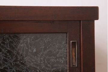 アンティーク家具　結霜ガラス入り引き戸がおしゃれな和製アンティークの茶箪笥(収納棚)