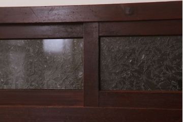 アンティーク家具　結霜ガラス入り引き戸がおしゃれな和製アンティークの茶箪笥(収納棚)