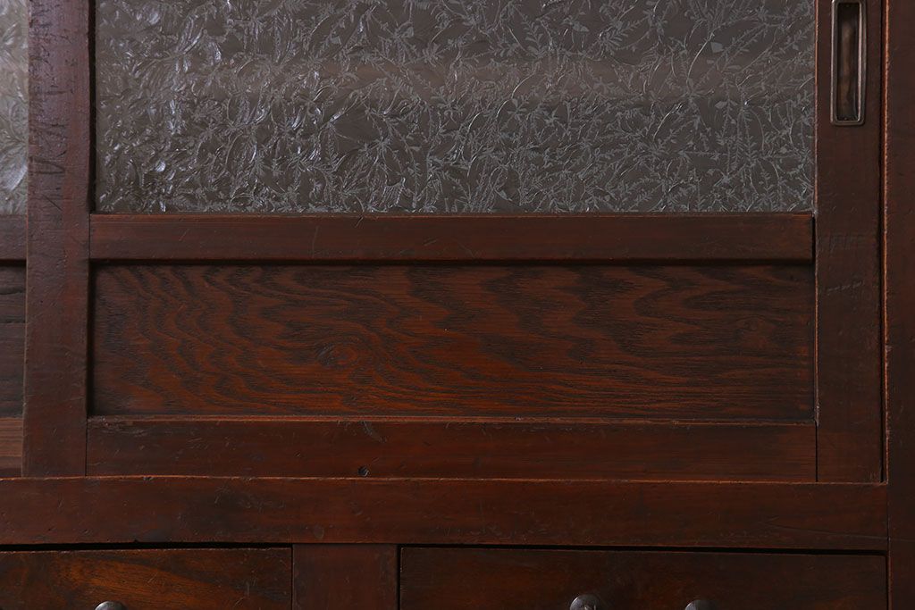 アンティーク家具　結霜ガラス入り引き戸がおしゃれな和製アンティークの茶箪笥(収納棚)