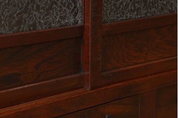 アンティーク家具　結霜ガラス入り引き戸がおしゃれな和製アンティークの茶箪笥(収納棚)