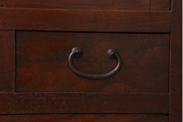 アンティーク家具　結霜ガラス入り引き戸がおしゃれな和製アンティークの茶箪笥(収納棚)