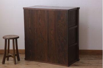 アンティーク家具　結霜ガラス入り引き戸がおしゃれな和製アンティークの茶箪笥(収納棚)