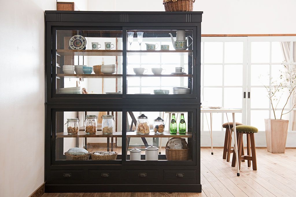 アンティーク家具　大正ロマン　ナラ材製!アンティーク両面ガラスの収納棚