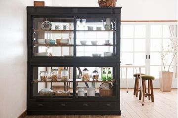 アンティーク家具　大正ロマン　ナラ材製!アンティーク両面ガラスの収納棚