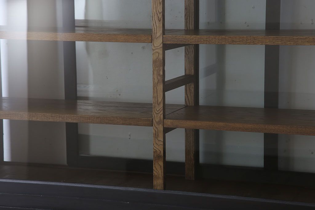 アンティーク家具　大正ロマン　ナラ材製!アンティーク両面ガラスの収納棚