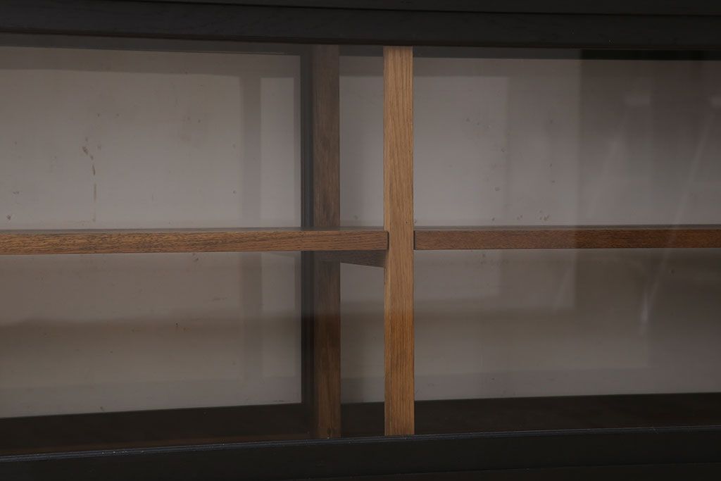 アンティーク家具　大正ロマン　ナラ材製!アンティーク両面ガラスの収納棚