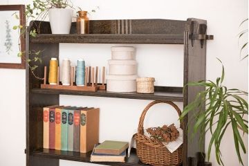 レトロ家具　ラワン材製　古い木のレトロな楔(くさび)式本棚(ディスプレイラック)(2)