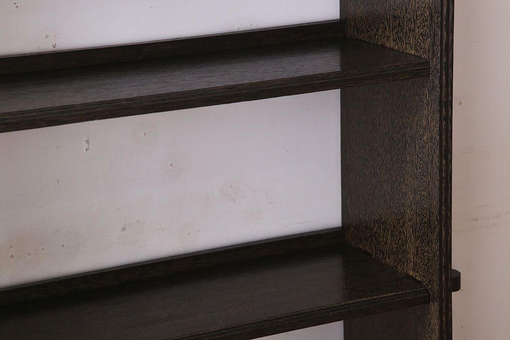 レトロ家具　ラワン材製　古い木のレトロな楔(くさび)式本棚(ディスプレイラック)(2)