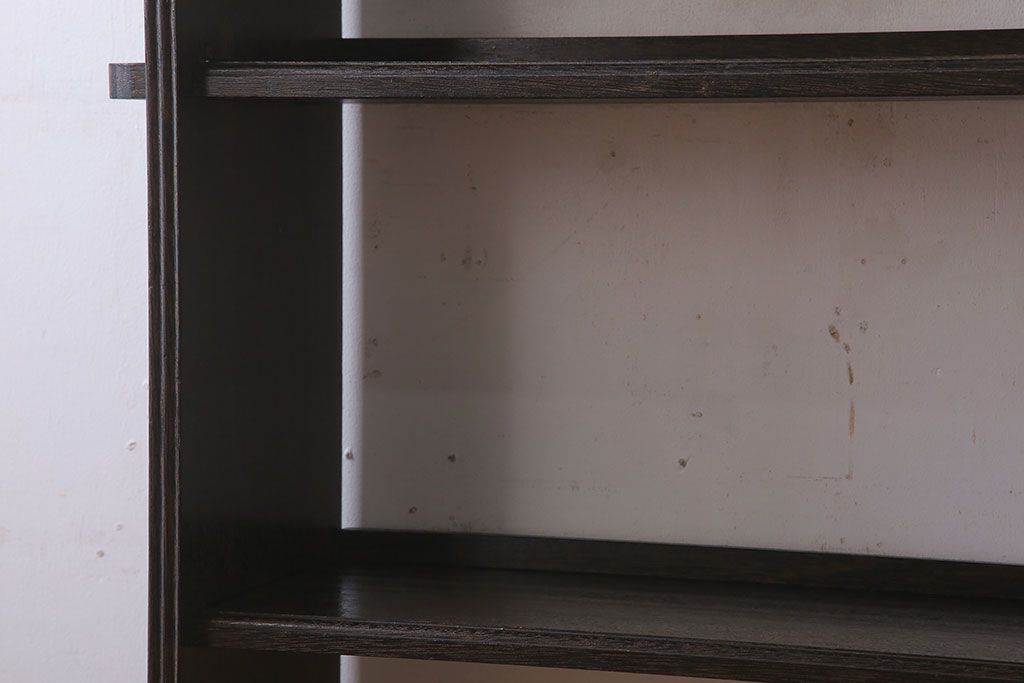 レトロ家具　ラワン材製　古い木のレトロな楔(くさび)式本棚(ディスプレイラック)(2)