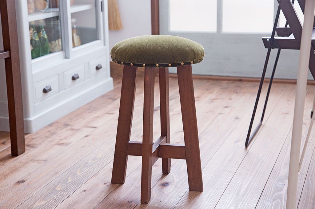 アンティーク家具　古いブナ材製のクッション座面丸スツール(2)