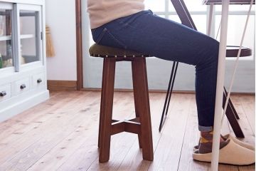 アンティーク家具　古いブナ材製のクッション座面丸スツール(2)