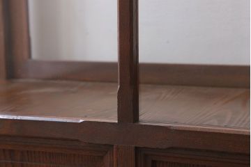 アンティーク家具　天飾り付き　大正ロマン　大ぶりサイズ!栗材製ガラスケース(ショーケース)