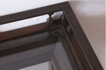 アンティーク家具　天飾り付き　大正ロマン　大ぶりサイズ!栗材製ガラスケース(ショーケース)