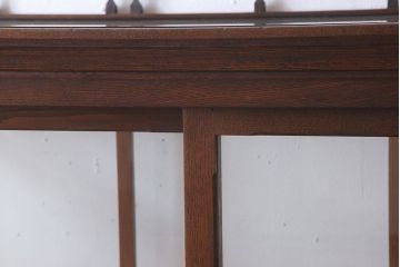 アンティーク家具　天飾り付き　大正ロマン　大ぶりサイズ!栗材製ガラスケース(ショーケース)