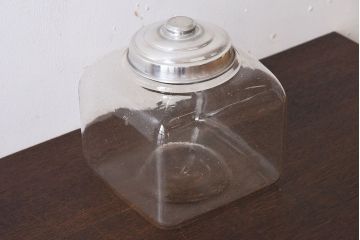 アンティーク雑貨　昭和レトロ　蓋付きのアンティークガラス瓶(角瓶)
