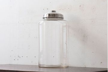 アンティーク雑貨　昭和レトロ　蓋付きのアンティークガラス瓶(ビン)(2)