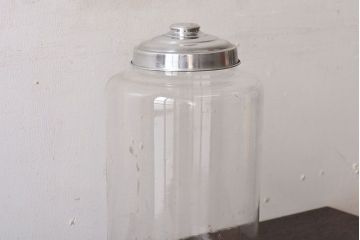 アンティーク雑貨　昭和レトロ　蓋付きのアンティークガラス瓶(ビン)(2)