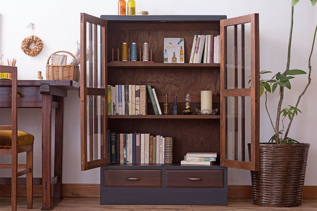 アンティーク家具　ネイビーペイント　古いナラ材のアンティークブックケース(本箱)