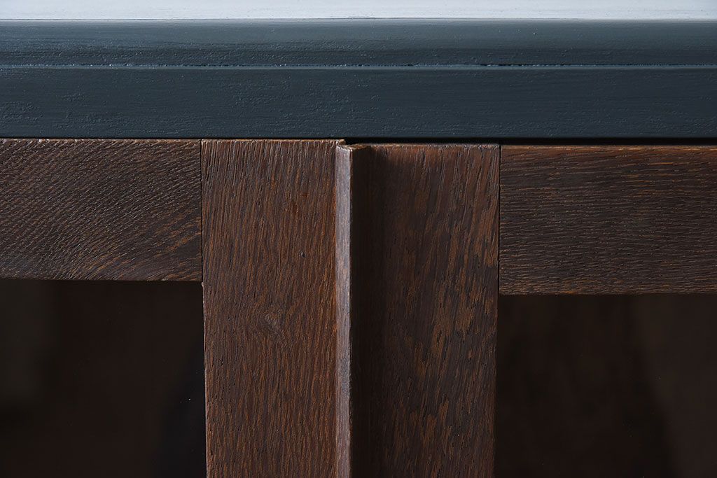 アンティーク家具　ネイビーペイント　古いナラ材のアンティークブックケース(本箱)