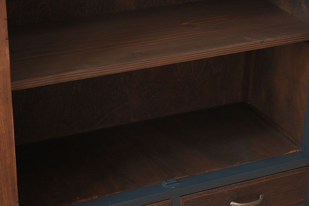 アンティーク家具　ネイビーペイント　古いナラ材のアンティークブックケース(本箱)