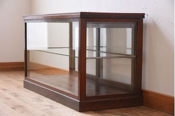 アンティーク家具　小ぶりな木製アンティークガラスケース(ショーケース)