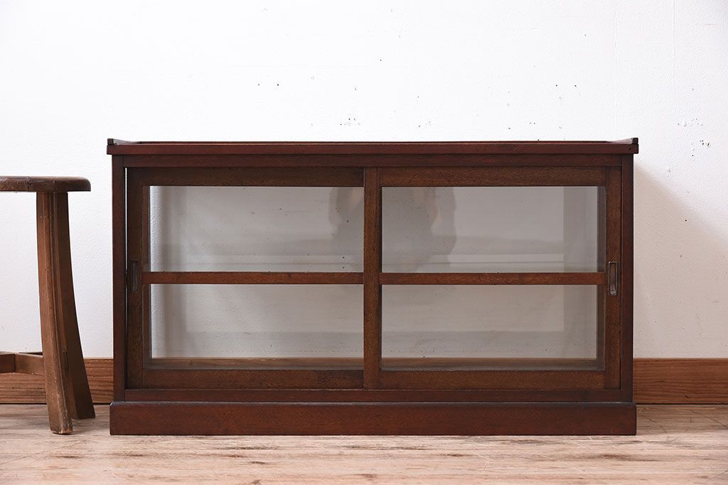 アンティーク家具　小ぶりな木製アンティークガラスケース(ショーケース)