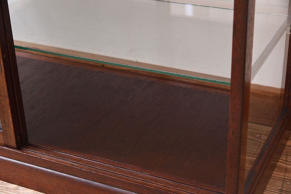 アンティーク家具　小ぶりな木製アンティークガラスケース(ショーケース)