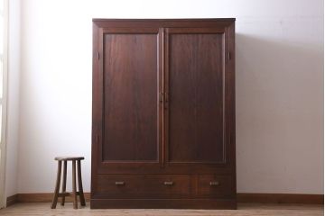 アンティーク家具　観音扉の大きなアンティーク収納棚(戸棚)