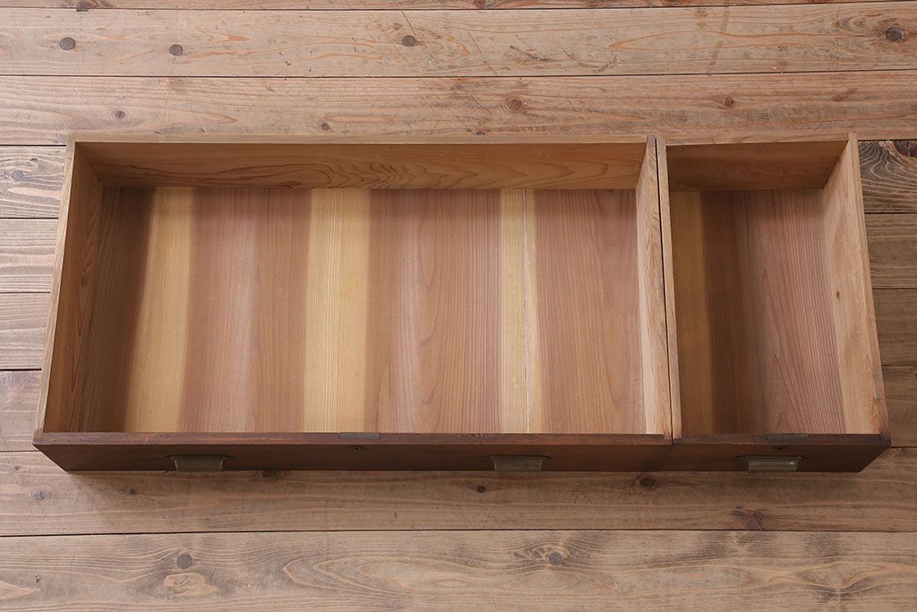 アンティーク家具　観音扉の大きなアンティーク収納棚(戸棚)