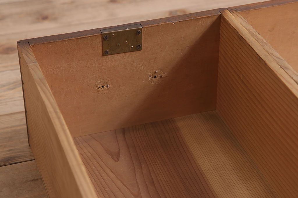 アンティーク家具　観音扉の大きなアンティーク収納棚(戸棚)