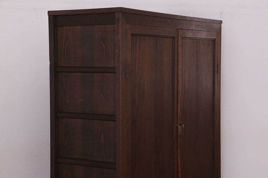 アンティーク家具　観音扉の大きなアンティーク収納棚(戸棚)