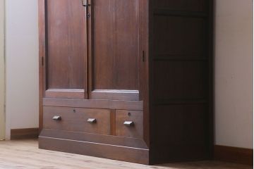 アンティーク家具　観音扉の大きなアンティーク収納棚(戸棚)