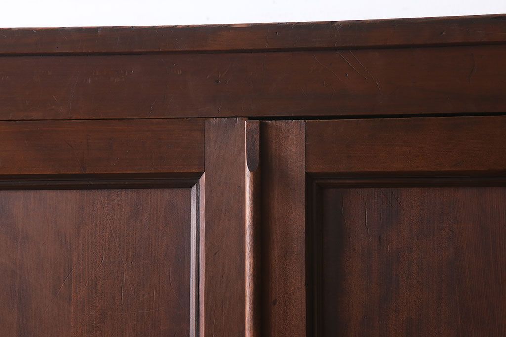 アンティーク家具　観音扉の大きなアンティーク収納棚(戸棚)