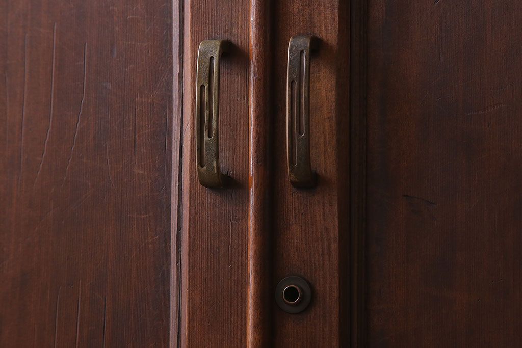 アンティーク家具　観音扉の大きなアンティーク収納棚(戸棚)