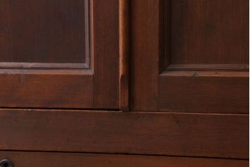 アンティーク家具　観音扉の大きなアンティーク収納棚(戸棚)