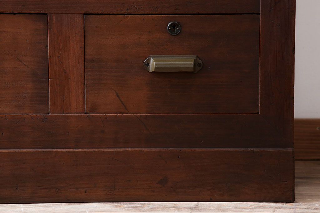 アンティーク家具　観音扉の大きなアンティーク収納棚(戸棚)