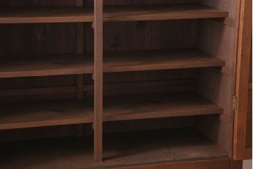 アンティーク家具　観音扉の大きなアンティーク収納棚(戸棚)