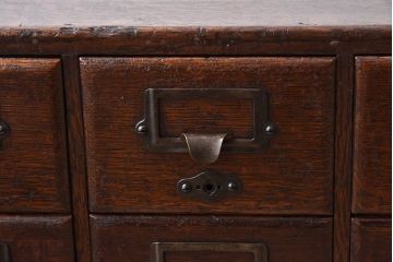 アンティーク家具　ネームプレート取っ手!ナラ材製のアンティークカードケース(小引き出し、図書館、図書室)