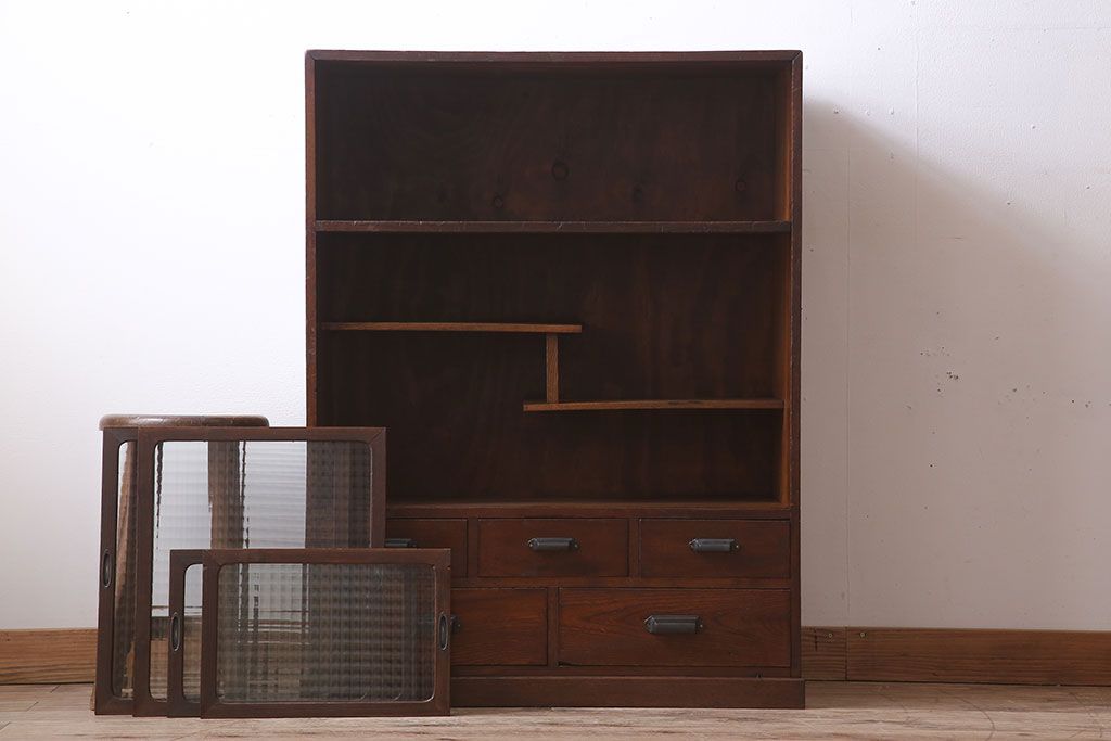 レトロ家具　レトロスタイル　栓材!チェッカーガラス入りのアンティーク収納棚(茶箪笥)