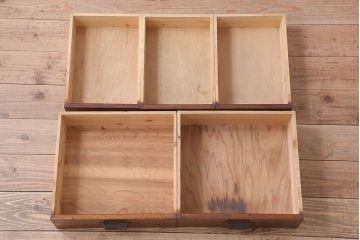 レトロ家具　レトロスタイル　栓材!チェッカーガラス入りのアンティーク収納棚(茶箪笥)