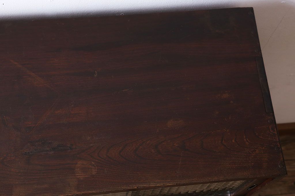 レトロ家具　レトロスタイル　栓材!チェッカーガラス入りのアンティーク収納棚(茶箪笥)