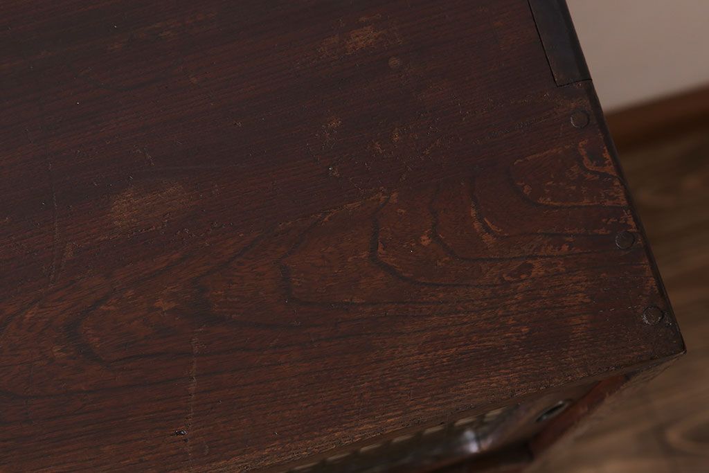 レトロ家具　レトロスタイル　栓材!チェッカーガラス入りのアンティーク収納棚(茶箪笥)